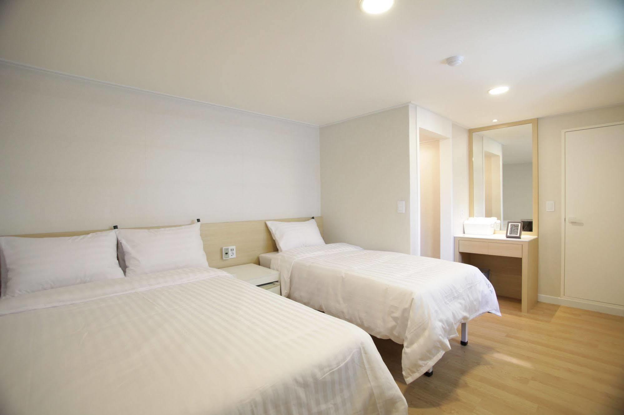 Hotel Sleepy Panda Streamwalk Seoul Jongno Kültér fotó